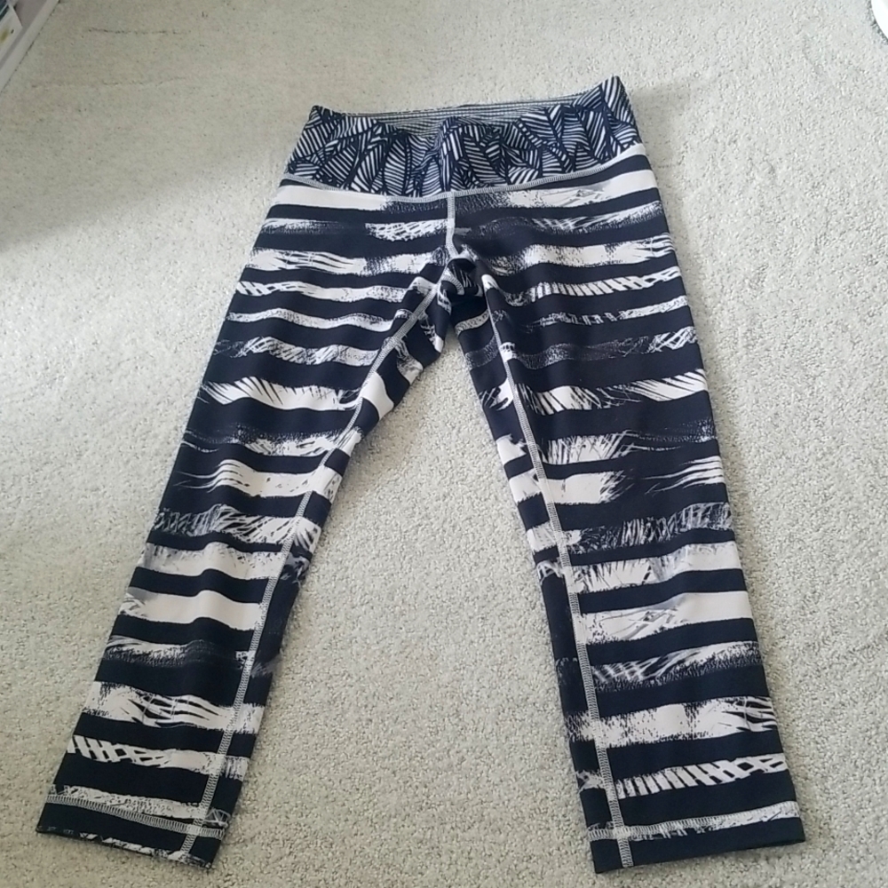 lululemon Wunder Under Crop Shady Palms white and black leggings, size 06